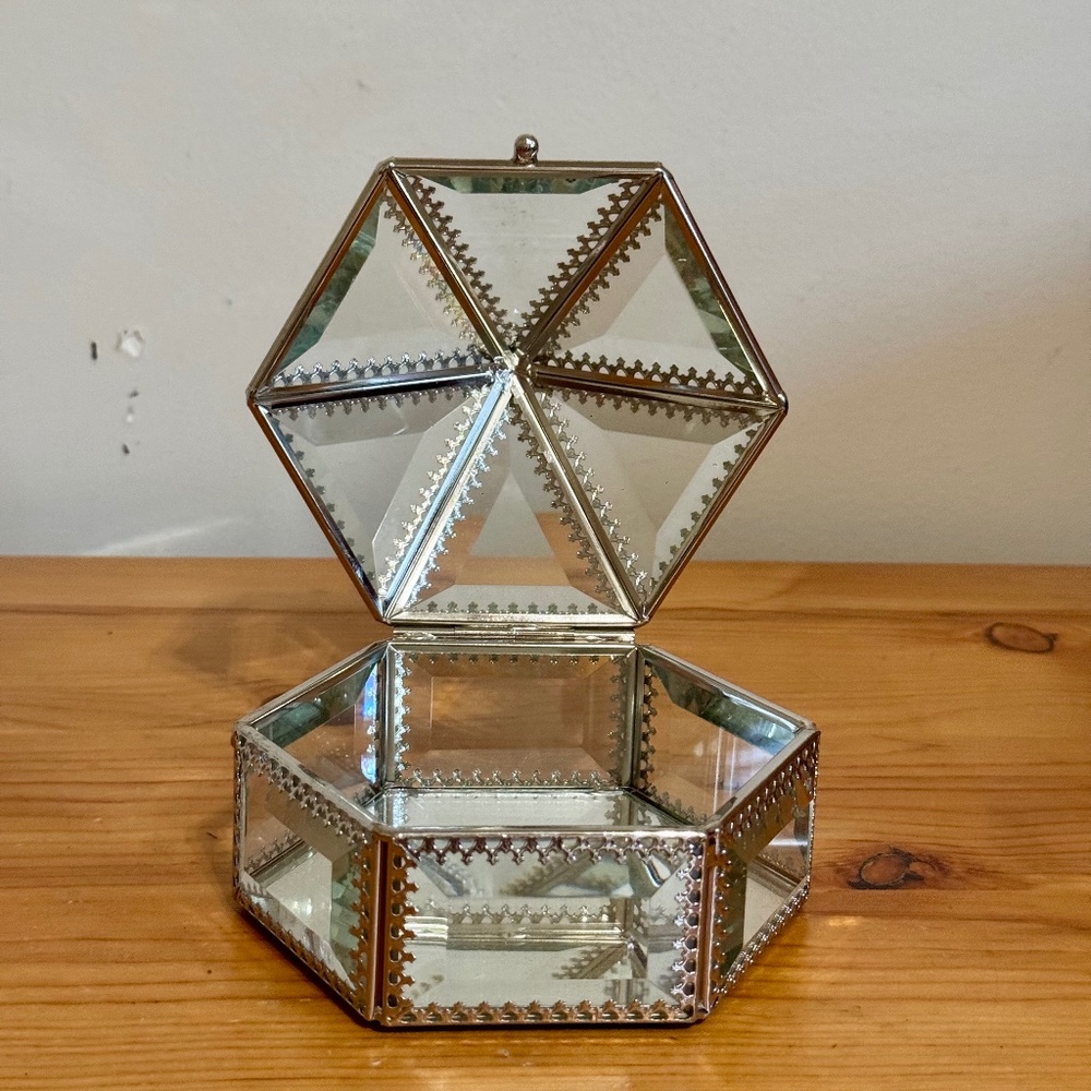 Antique Style Jewelry Box Hexagon Glass Silver Metal Lidded Casket Nicole Miller